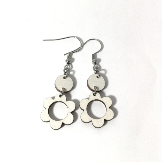 Roikkuvat pienet kukkakorvakorut